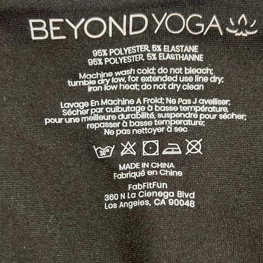 Beyond Yoga black pocket infinity scarf NWT